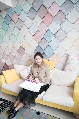  No.131 蕾-甜美的她，微笑的眉眼（皮鞋、肤色棉袜、灰色相间棉袜、美足）[142P1V2.77G]