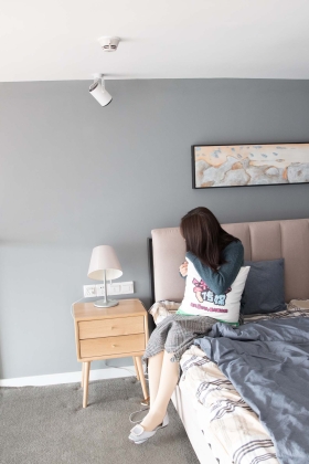 No.080 飞鱼女王-牛仔裤搭配匡威高帮帆布鞋