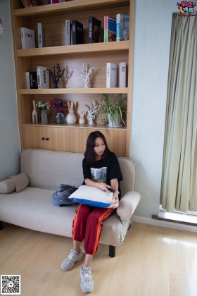  No.086 伊轩女王-寒冬，清爽利落运动风（白色船袜、美足） [135P1V861M]