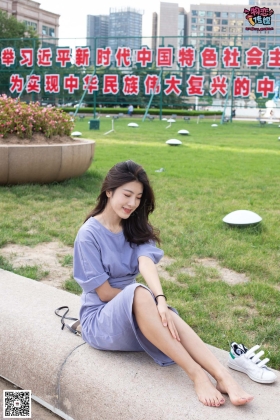  No.043 湛蓝连衣裙搭配板鞋船袜,知性混搭自然美,耐克板鞋搭配白色船袜 [187P1V-1.28GB]