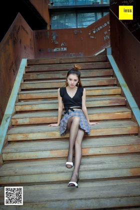 [IESS异思趣向] 2017.12.18 丝享家128：晶晶《露脐小短裙黑丝》