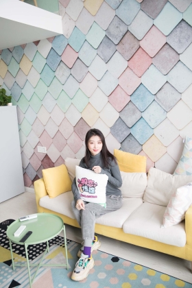  No.134 心怡-摩登俏女郎的紫色梦幻（老爹鞋、紫色棉袜、美足） [179P1V2.89G]