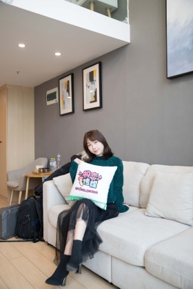  No.127 米莱-温暖的，毛衣纱裙袜子靴（纯白色棉袜、红色棉袜、美足） [162P2V2.97G]