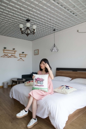 No.294 丽足娇娃-格纹衫的俏皮与温柔 