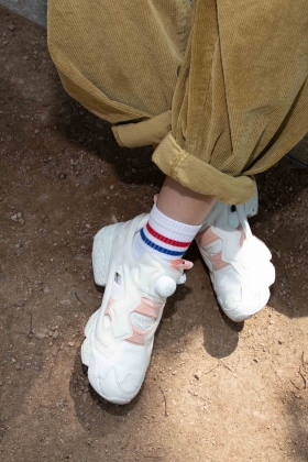  2018.05.27 013期：灵心-气质独特的女生，不一样的美（粉色棉袜、c白色棉袜、美足）