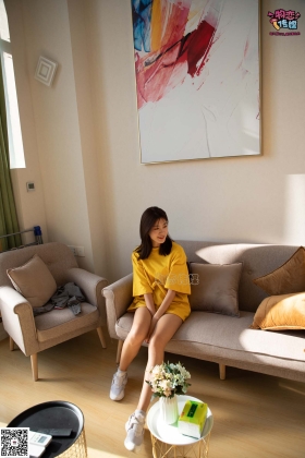  No.063 丽足娇娃-今天，是一颗黄色的丽足娇娃（华莱士跑鞋、灰色棉袜、美足） [158P1V926M]