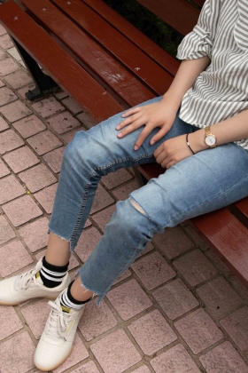  2018.05.30 014期：明月-高冷风的大一女生，来征服吧（粉色船袜、美足）