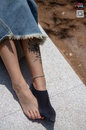  2018.05.20 011期：纯纯的邻家小妹（黑色船袜、美足）