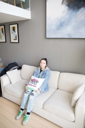  No.141 叶然-休闲装下的经典搭配（nike板鞋、黑色裤袜、白色棉袜） [140P1V2.65G]