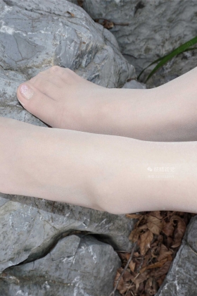 [妖精视觉] NO.092 粥粥 一瞬丝袜，镂空白裙 [65P/90.8MB]