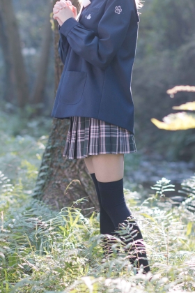 轻兰映画_VOL.002 户外黑丝&白丝 [44P-365MB]