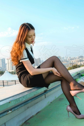 [IESS异思趣向] 2018.05.22 丝享家237：《快看！楼顶上有个黑丝女》暖暖 [85P41MB]