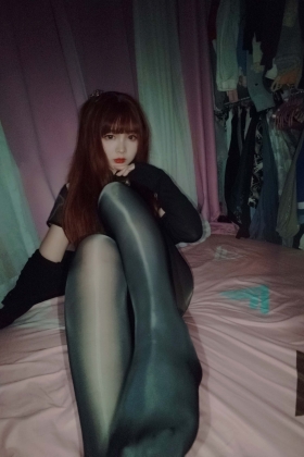 [古川kagura] No.039 自拍系列亮丝黑旗袍