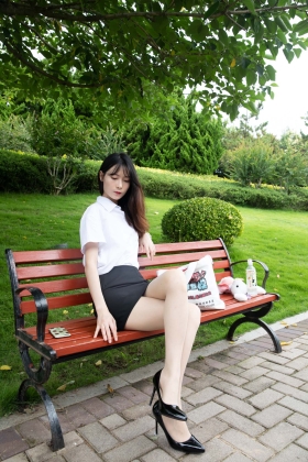  No.469 风情艳主-月桂树下（高跟鞋、肉丝、踩玩具车和娃娃剧情）[149P]